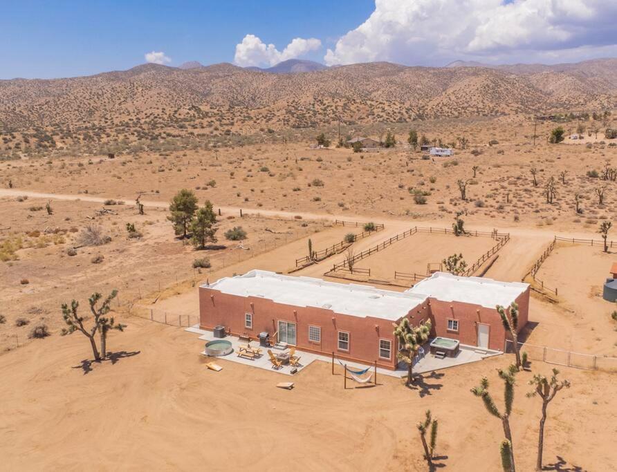 Near Pappy & Harriet'S + Rimrock Ranch W/ Hot Tub Villa Pioneertown Exterior photo